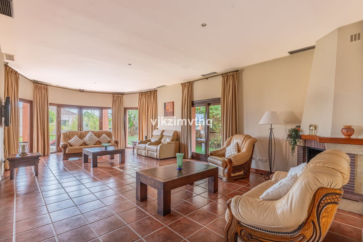 Detached Villa in Benahavís — photo 9 of 10