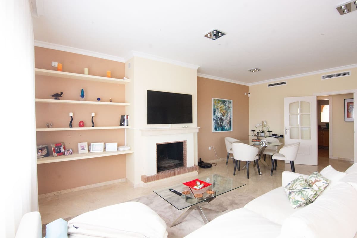 Middle Floor Apartment in La Mairena — photo 3 of 10