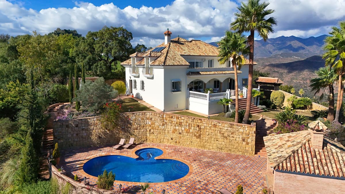 Detached Villa in La Mairena — photo 1 of 10