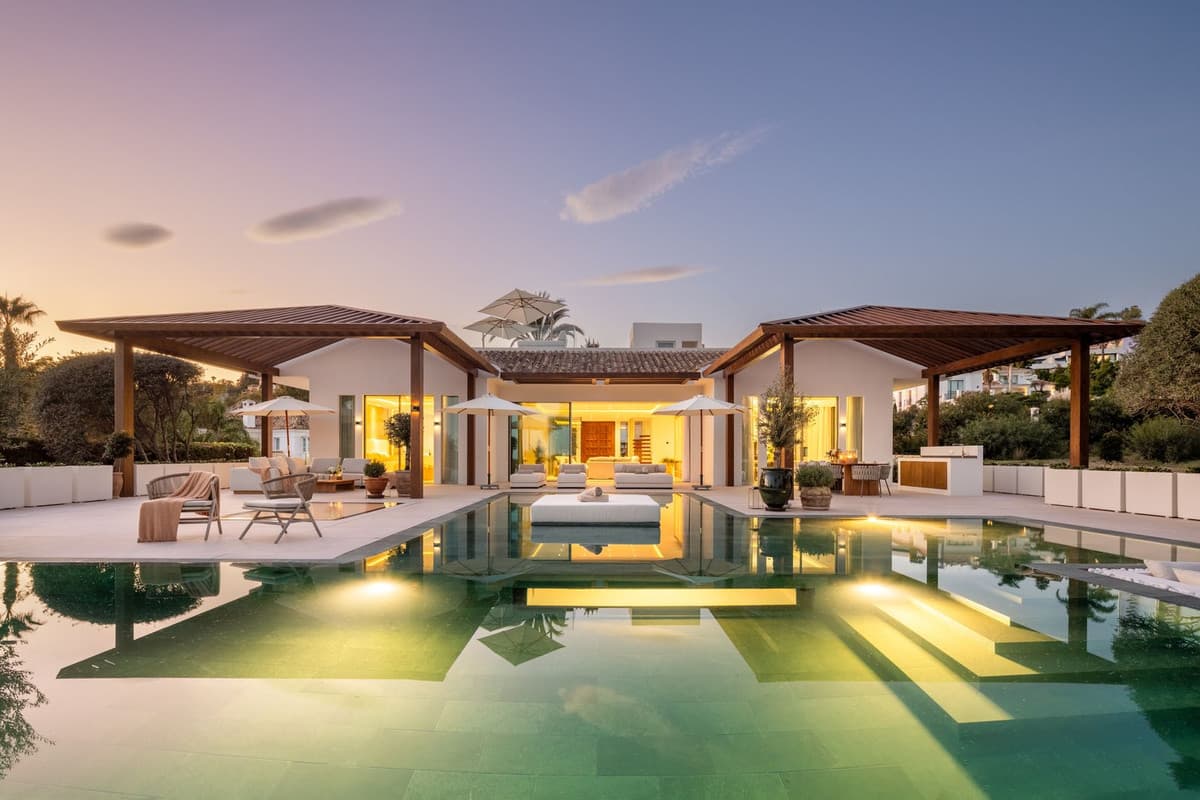 Detached Villa in Nueva Andalucía — photo 1 of 10