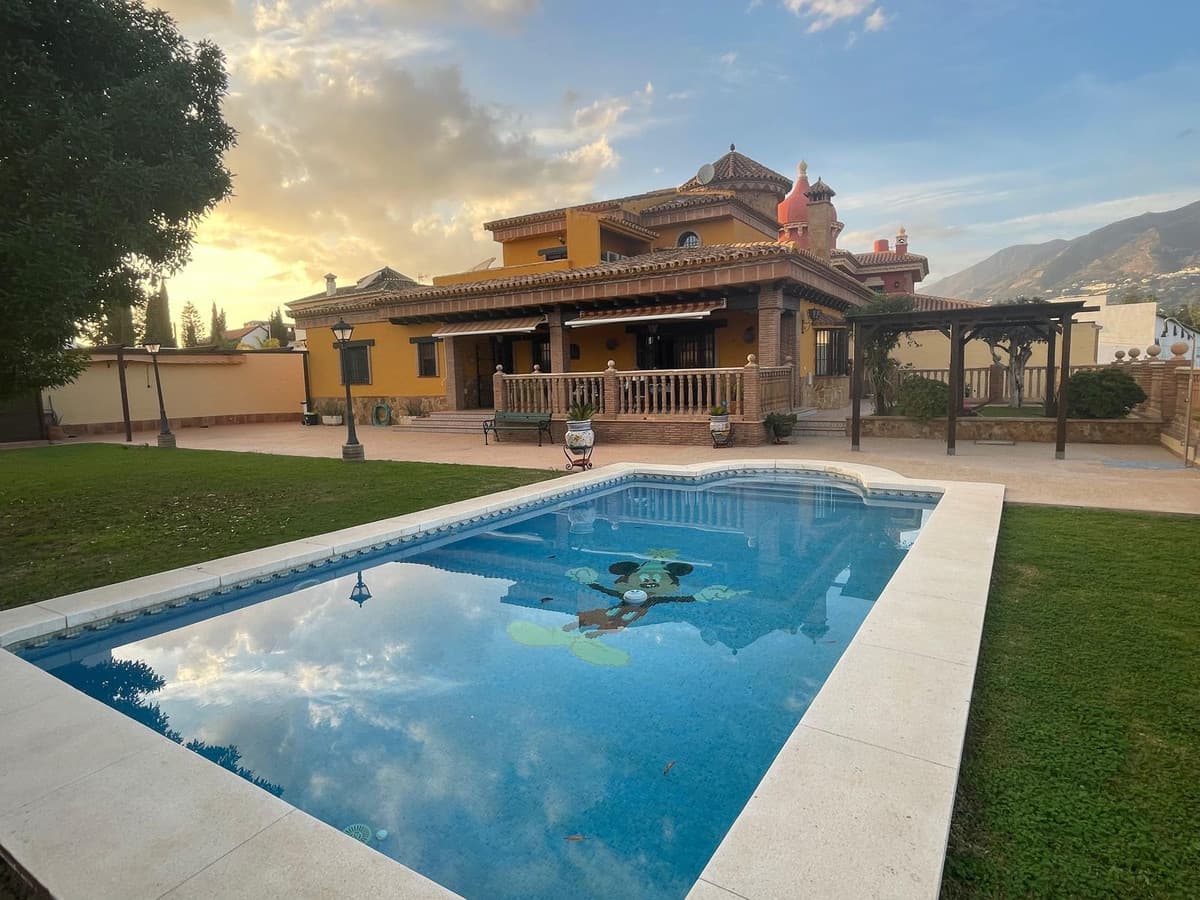Detached Villa in Mijas Costa — photo 1 of 10