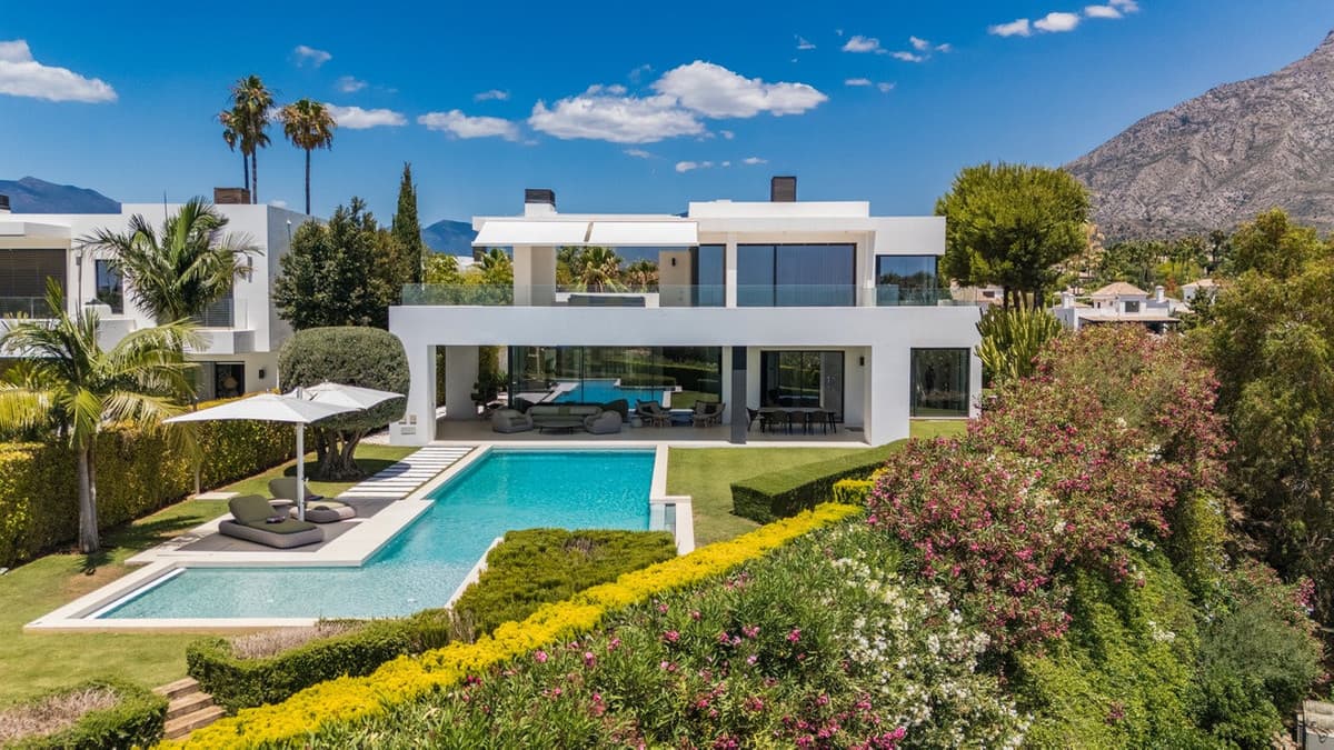 Detached Villa in The Golden Mile — photo 1 of 10