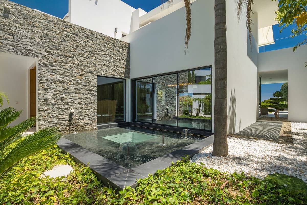 Detached Villa in The Golden Mile — photo 8 of 10