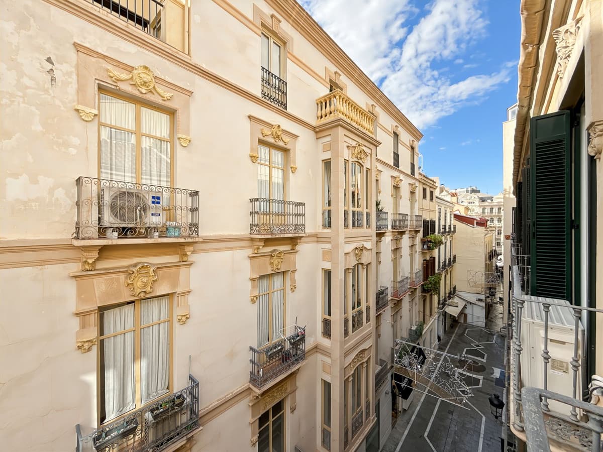 Middle Floor Apartment in Centro Histórico — photo 7 of 10