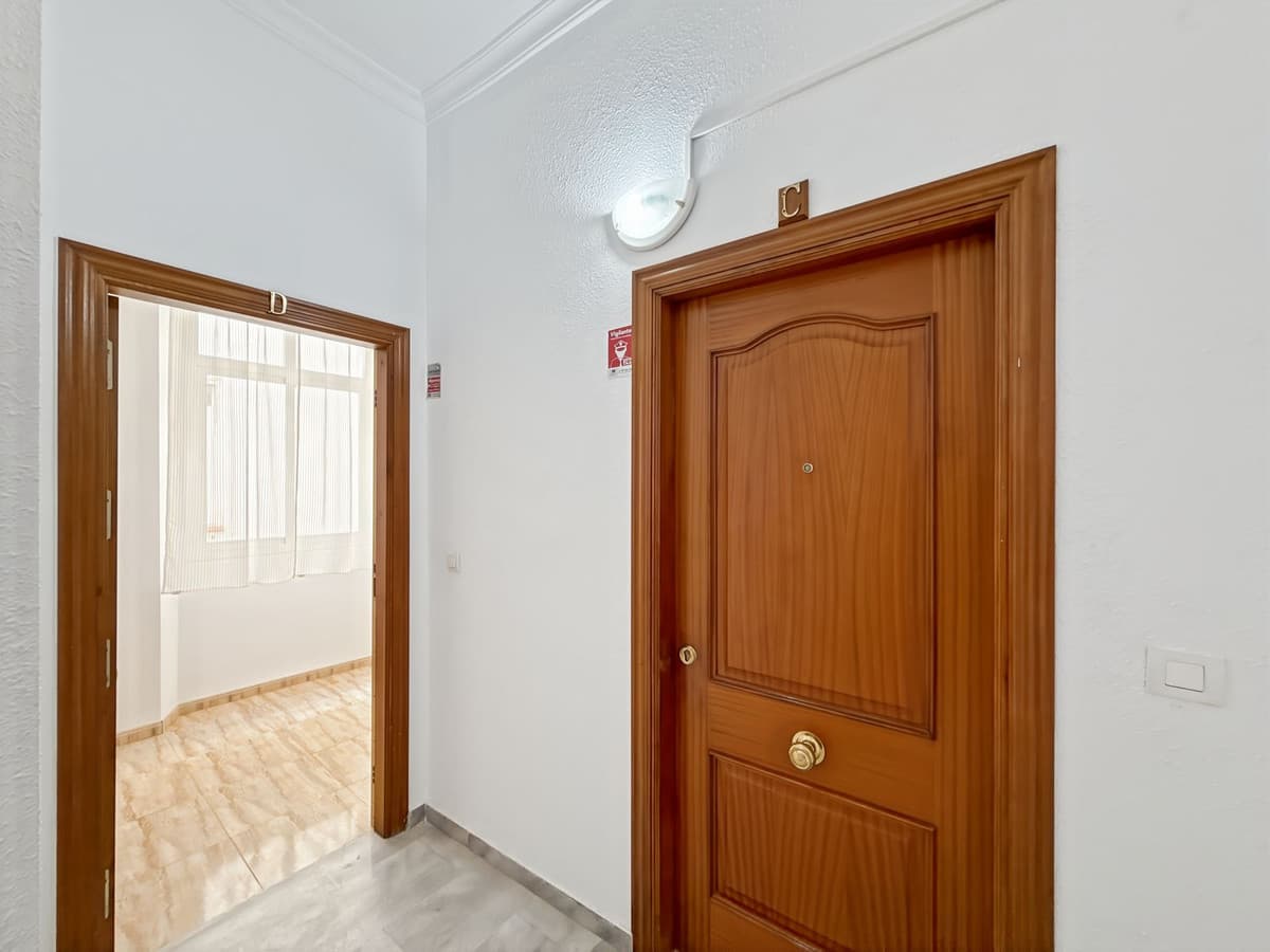 Middle Floor Apartment in Centro Histórico — photo 8 of 10