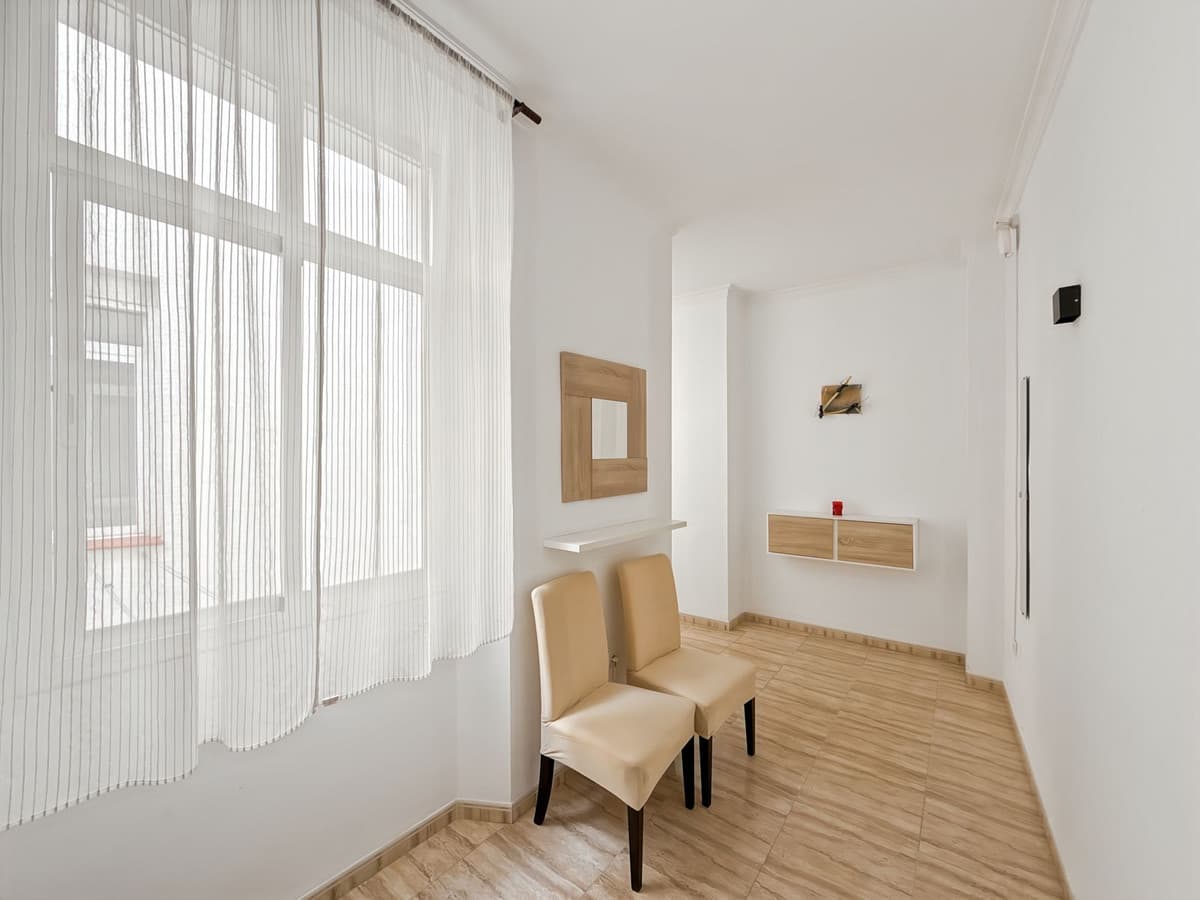 Middle Floor Apartment in Centro Histórico — photo 9 of 10