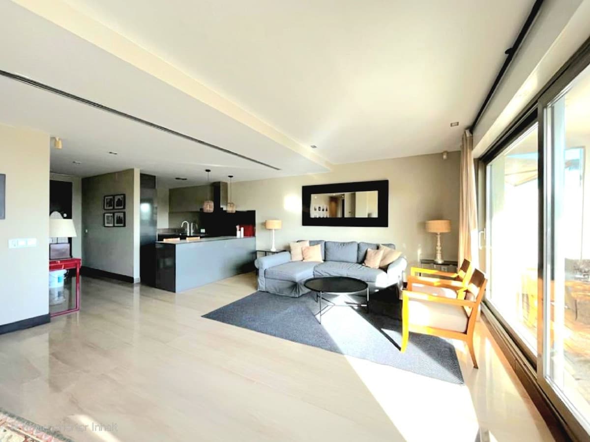 Middle Floor Apartment in Benahavís — photo 2 of 10