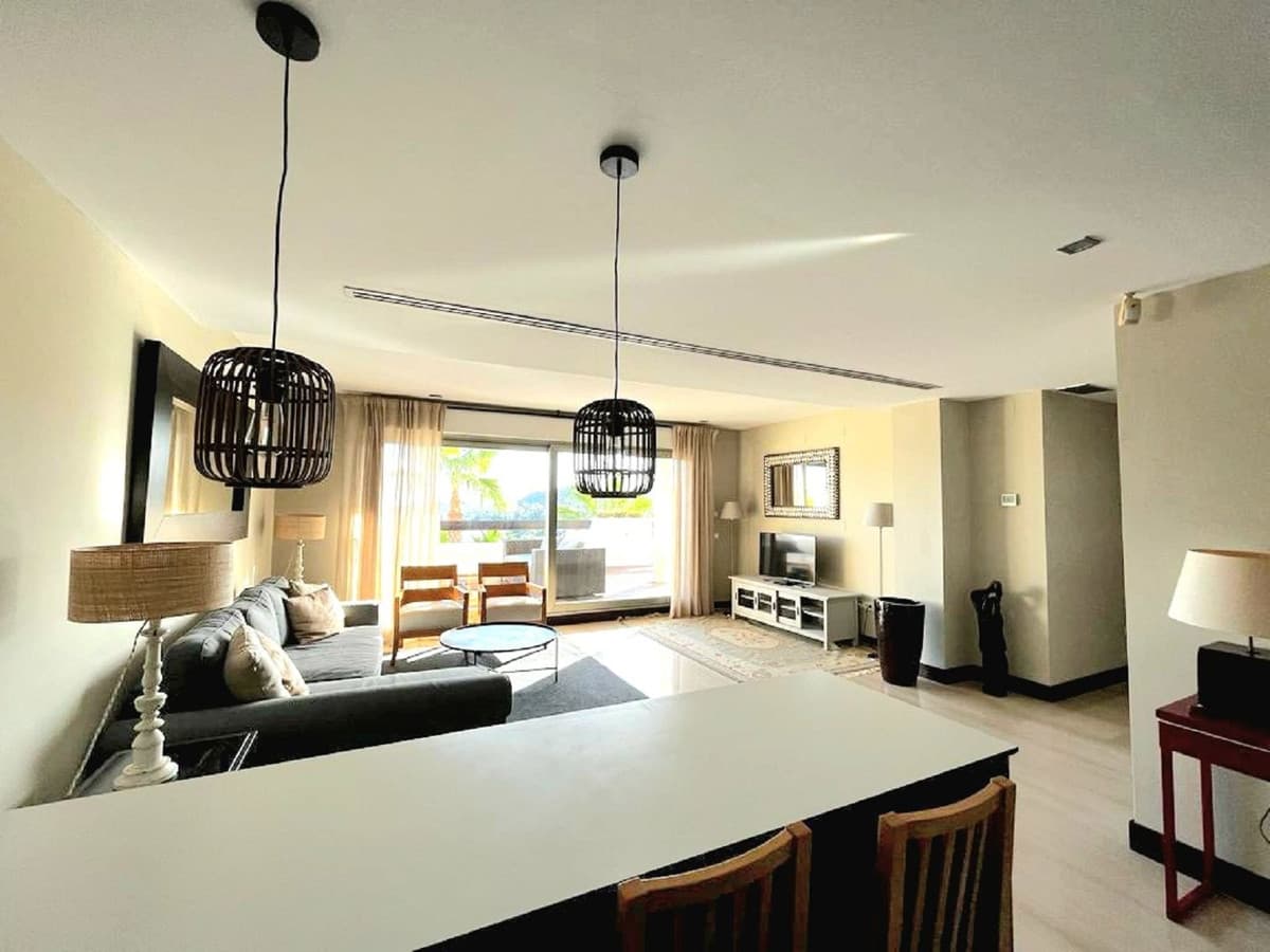 Middle Floor Apartment in Benahavís — photo 5 of 10