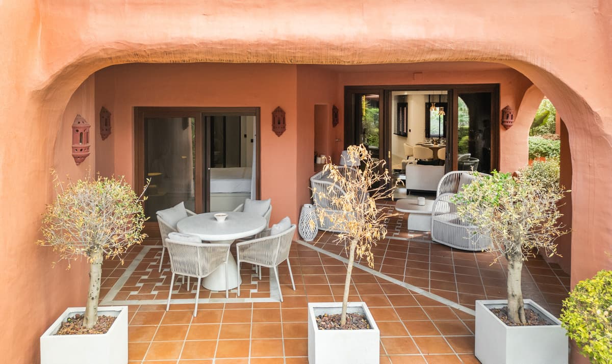 Middle Floor Apartment in Estepona — photo 3 of 10