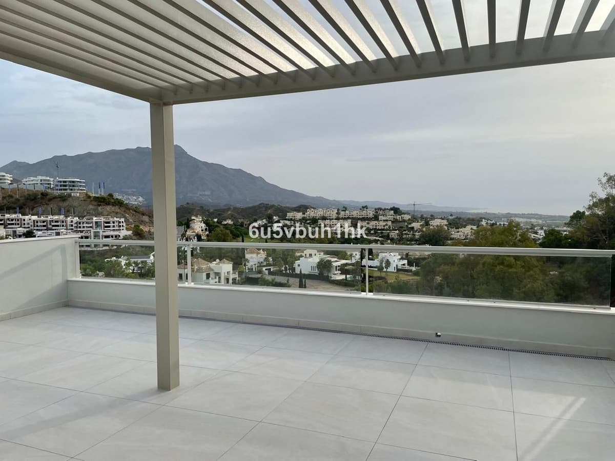 Penthouse in La Quinta — photo 1 of 10