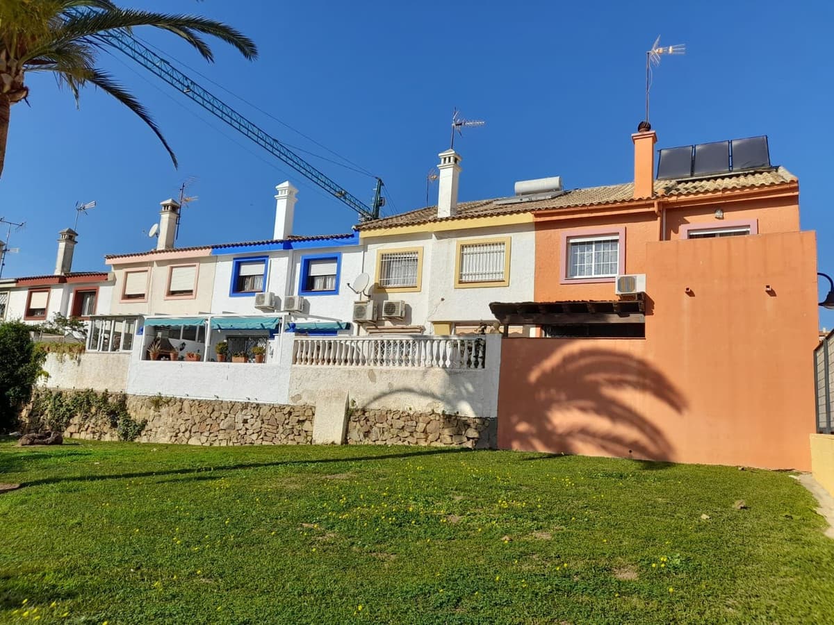 Townhouse in Las Lagunas — photo 3 of 10