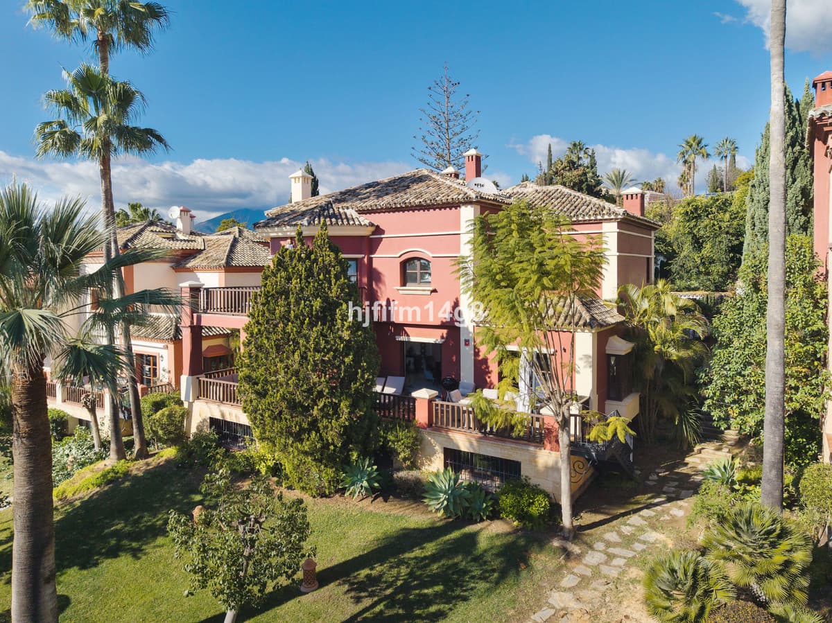 Detached Villa in The Golden Mile — photo 2 of 10