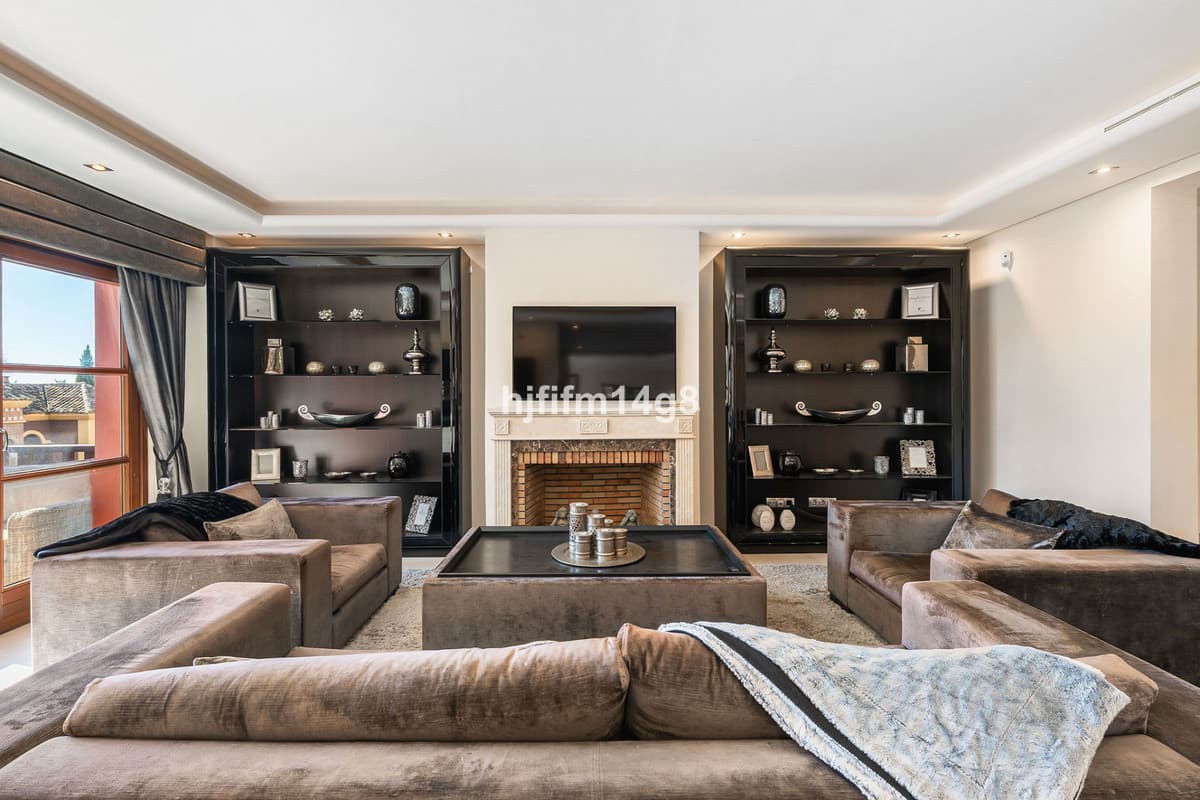 Detached Villa in The Golden Mile — photo 5 of 10