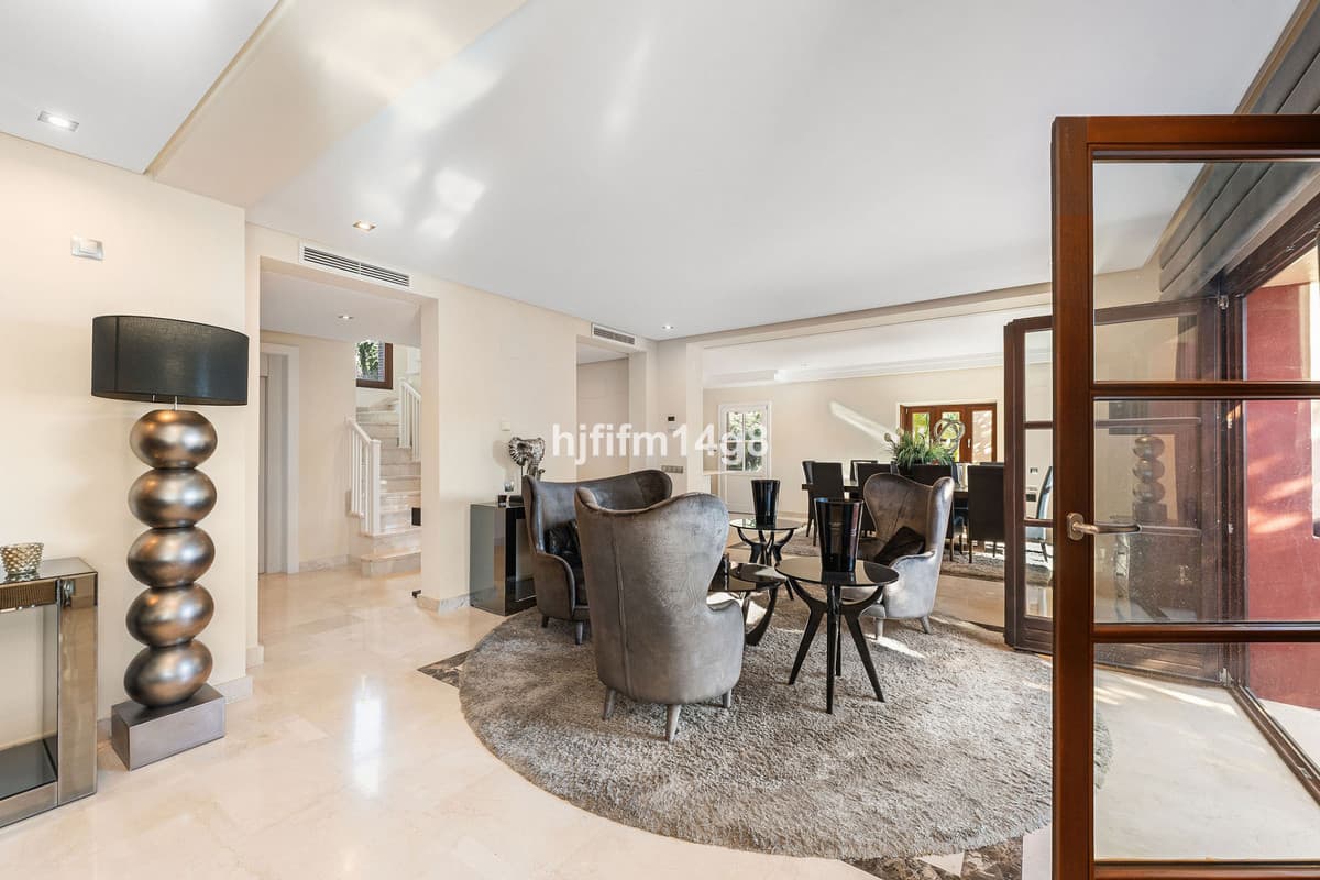 Detached Villa in The Golden Mile — photo 7 of 10