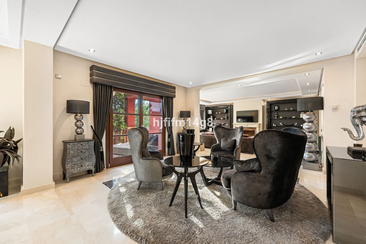 Detached Villa in The Golden Mile — photo 8 of 10