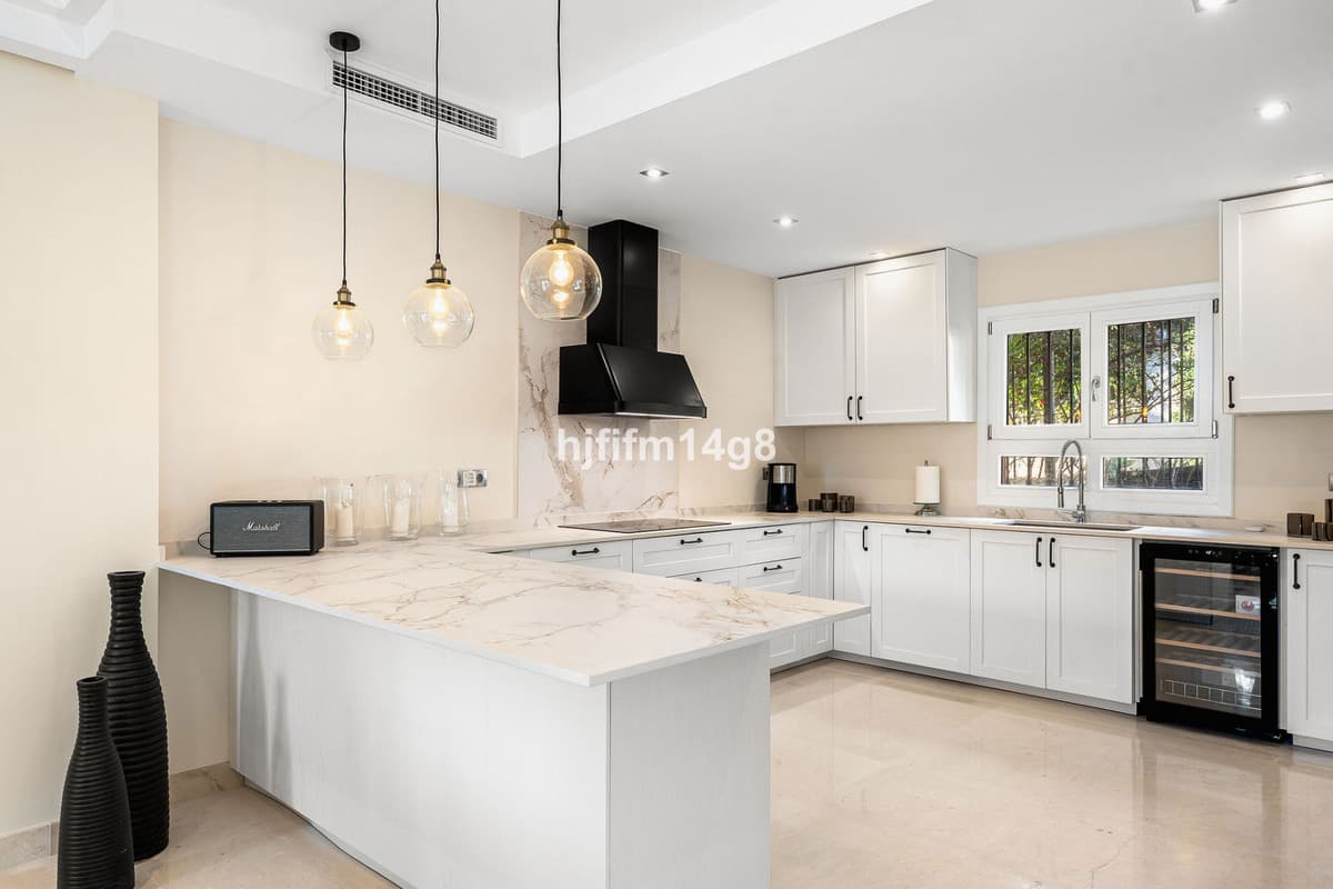 Detached Villa in The Golden Mile — photo 9 of 10