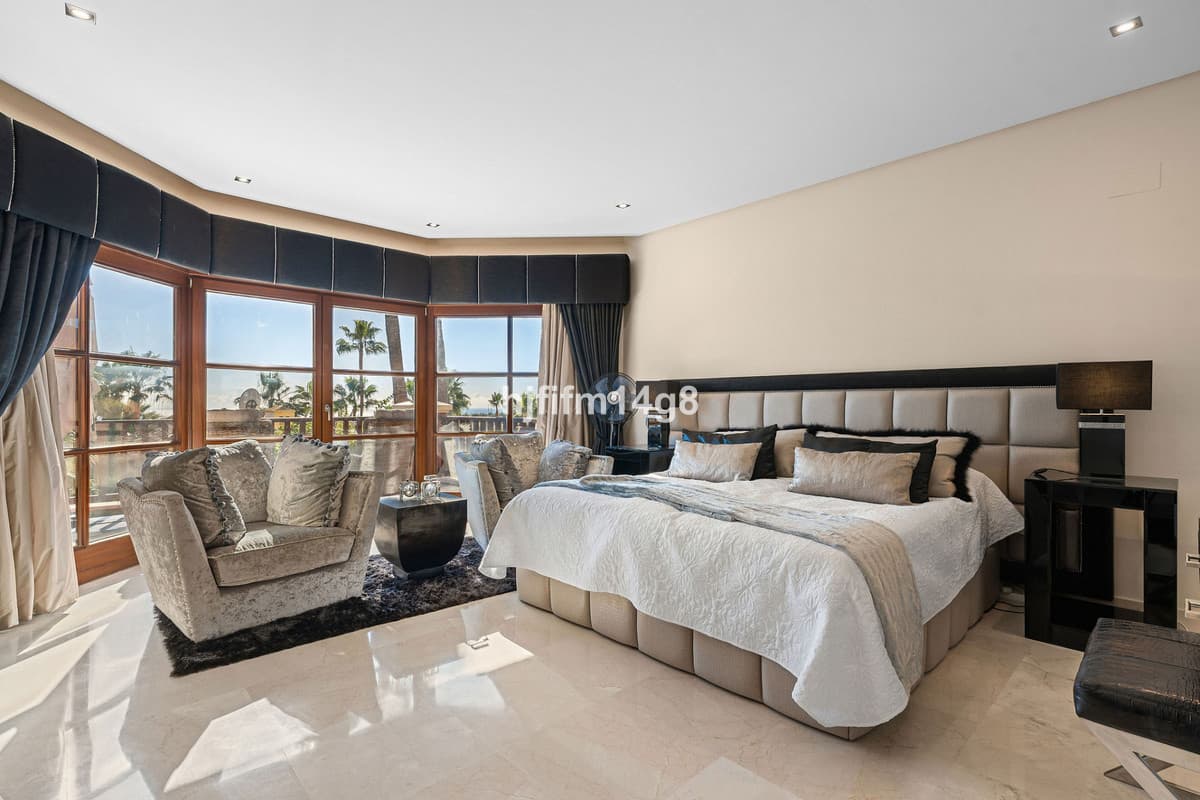 Detached Villa in The Golden Mile — photo 10 of 10