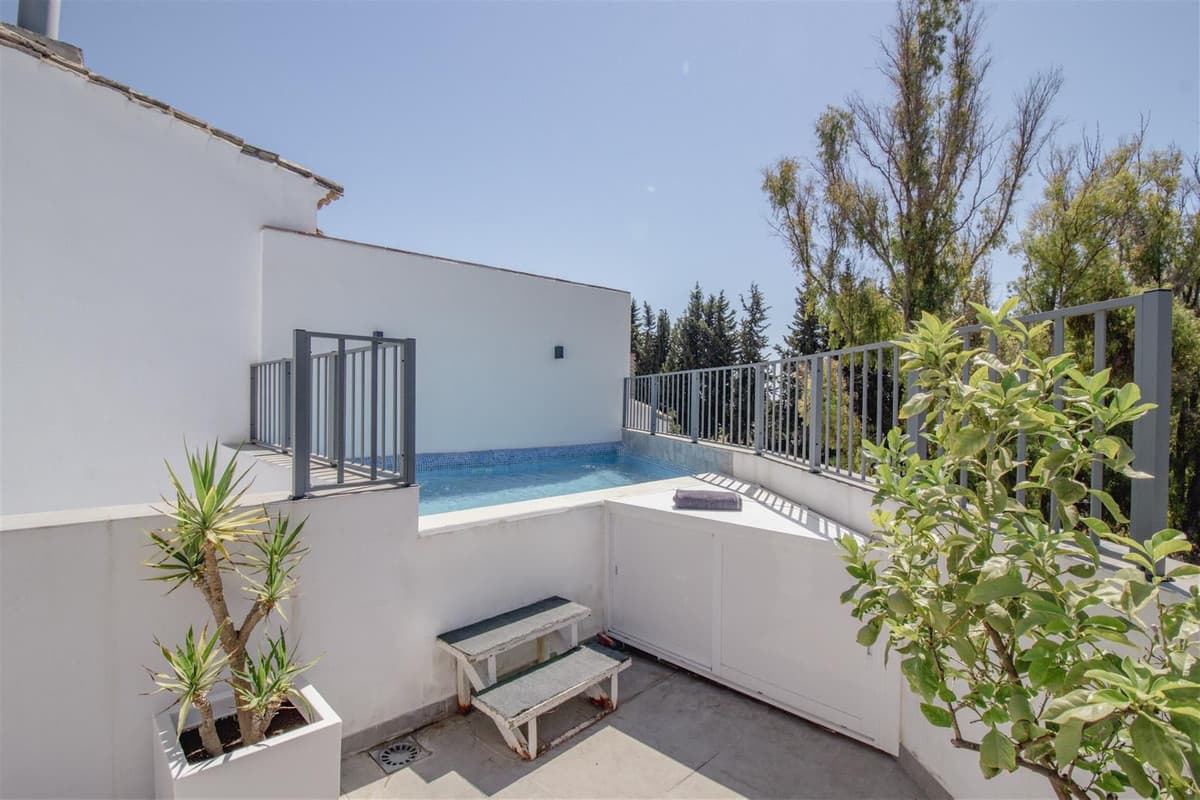 Townhouse in San Pedro de Alcántara — photo 1 of 10