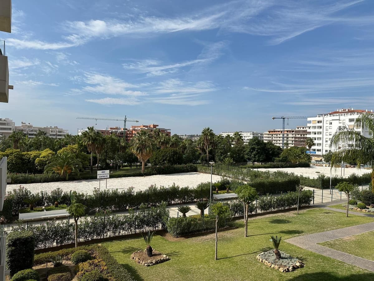 Middle Floor Apartment in Nueva Andalucía — photo 3 of 10