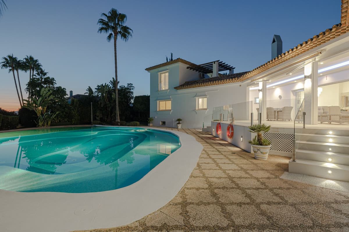 Detached Villa in El Paraiso — photo 2 of 10