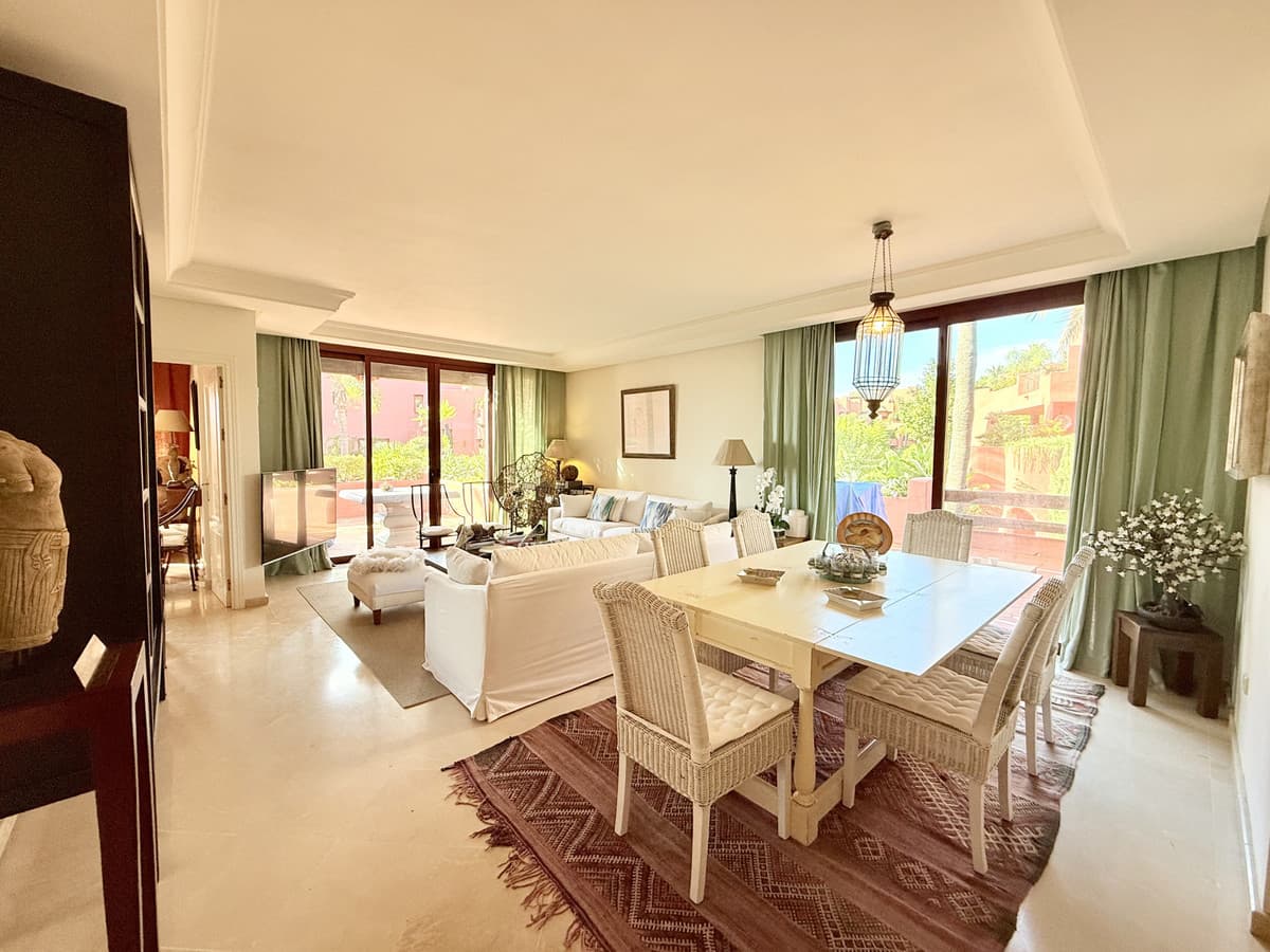 Middle Floor Apartment in Estepona — photo 2 of 10
