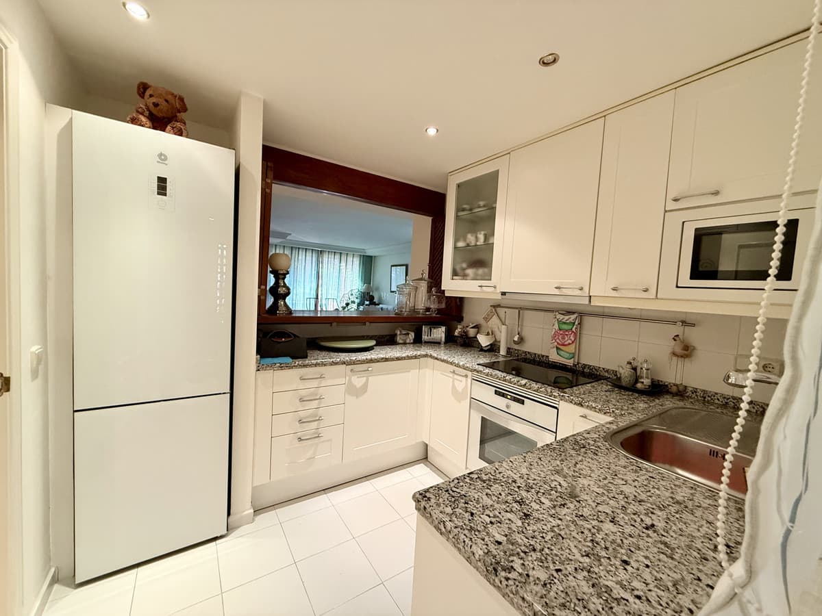 Middle Floor Apartment in Estepona — photo 6 of 10