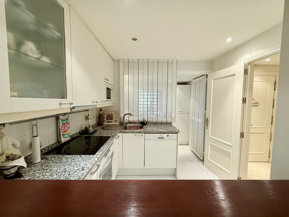 Middle Floor Apartment in Estepona — photo 8 of 10