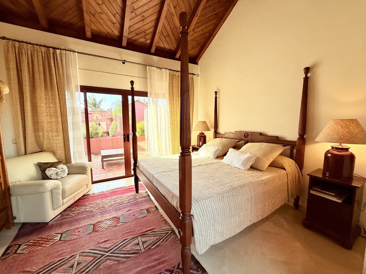 Middle Floor Apartment in Estepona — photo 9 of 10