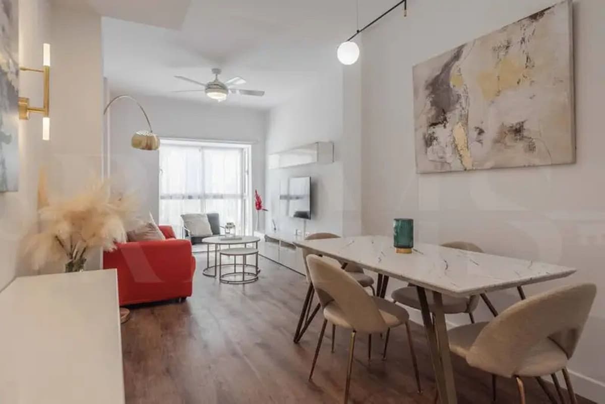 Middle Floor Apartment in Málaga Centro — photo 1 of 10