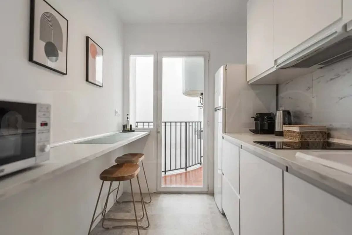 Middle Floor Apartment in Málaga Centro — photo 3 of 10