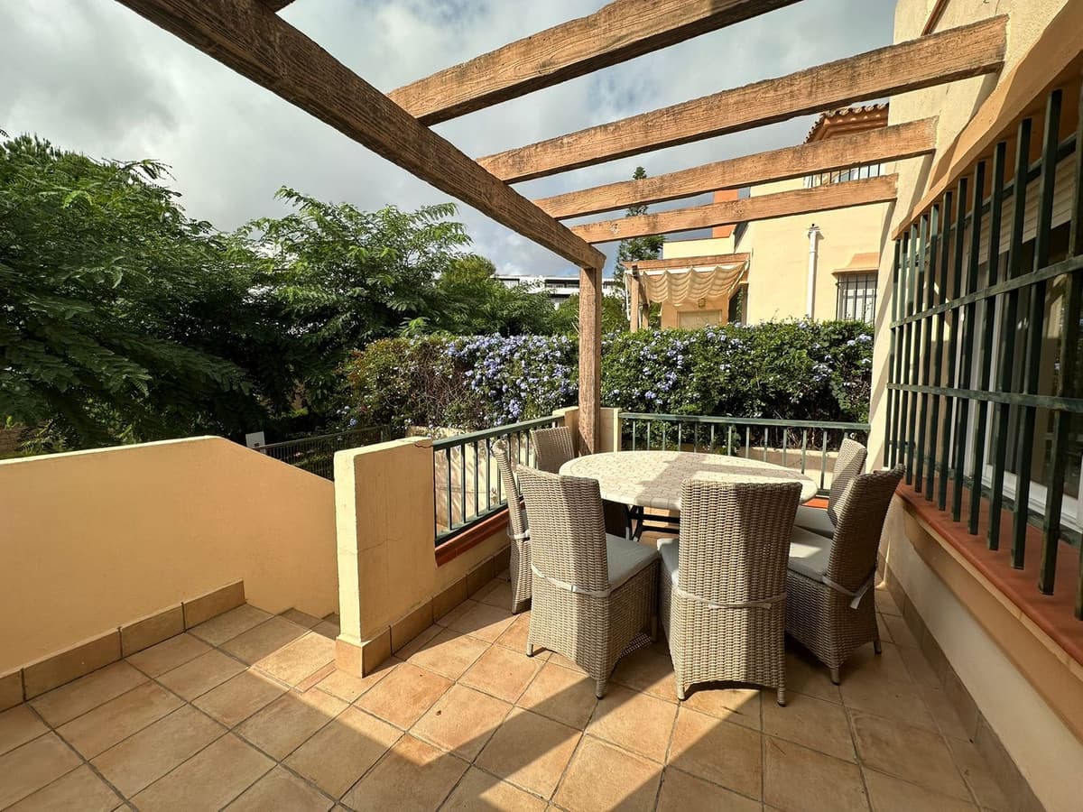 Semi-Detached House in Miraflores — photo 4 of 10