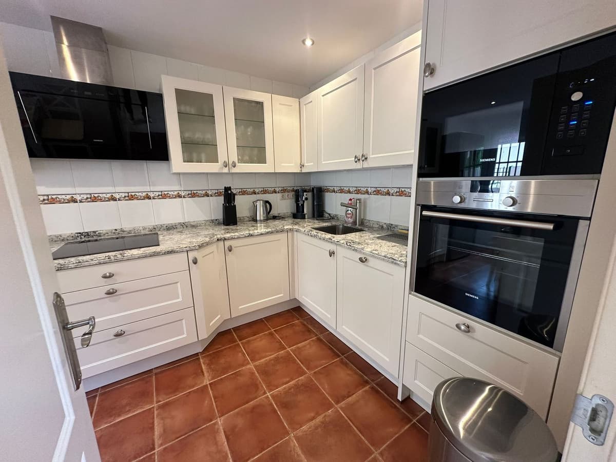 Semi-Detached House in Miraflores — photo 5 of 10