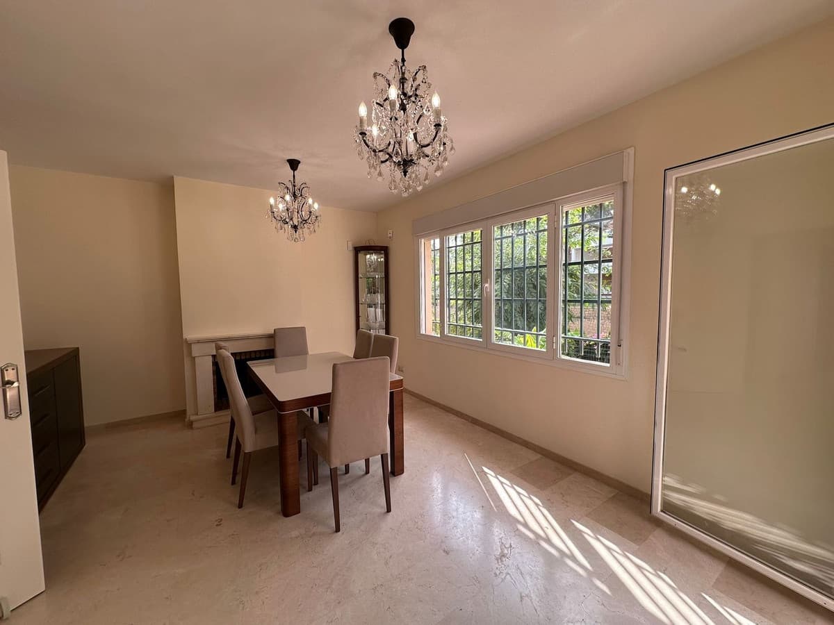 Semi-Detached House in Miraflores — photo 6 of 10
