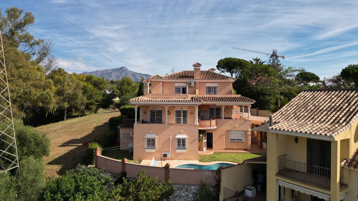 Detached Villa in San Pedro de Alcántara — photo 2 of 10