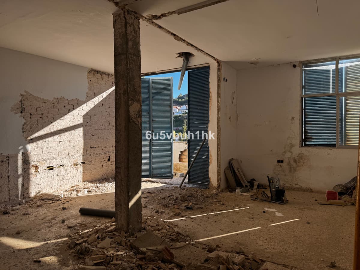 Detached Villa in El Candado — photo 3 of 10