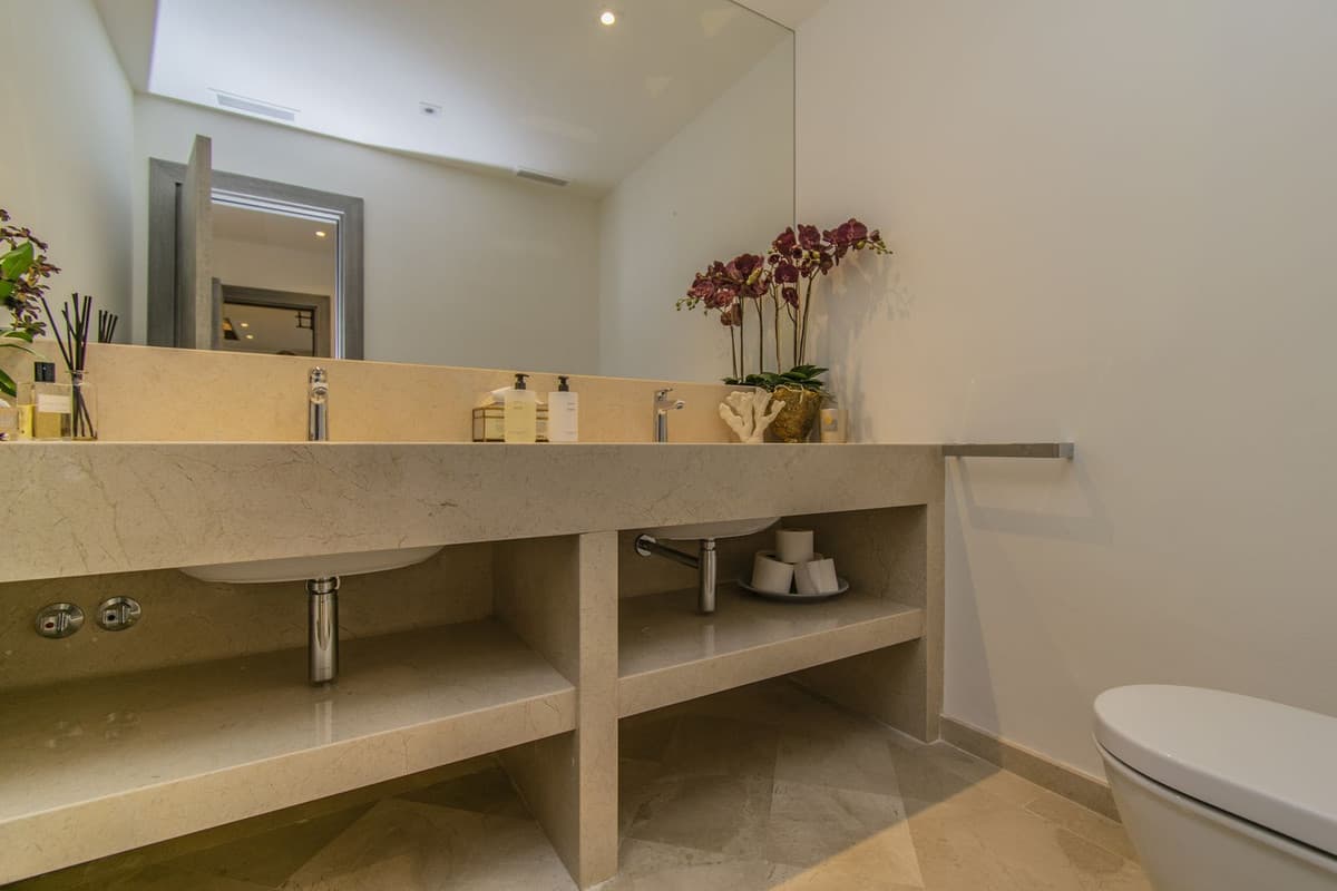 Middle Floor Apartment in Sierra Blanca — photo 7 of 10