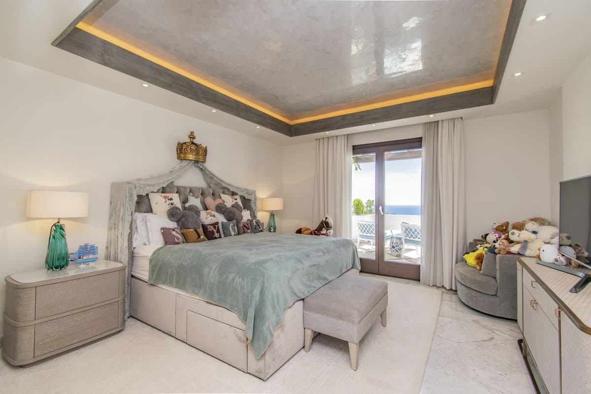 Middle Floor Apartment in Sierra Blanca — photo 8 of 10