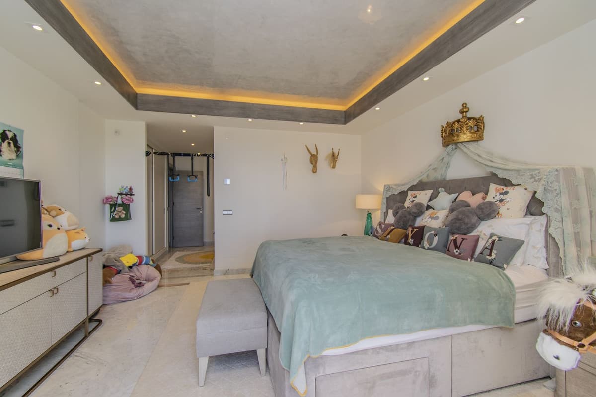Middle Floor Apartment in Sierra Blanca — photo 9 of 10