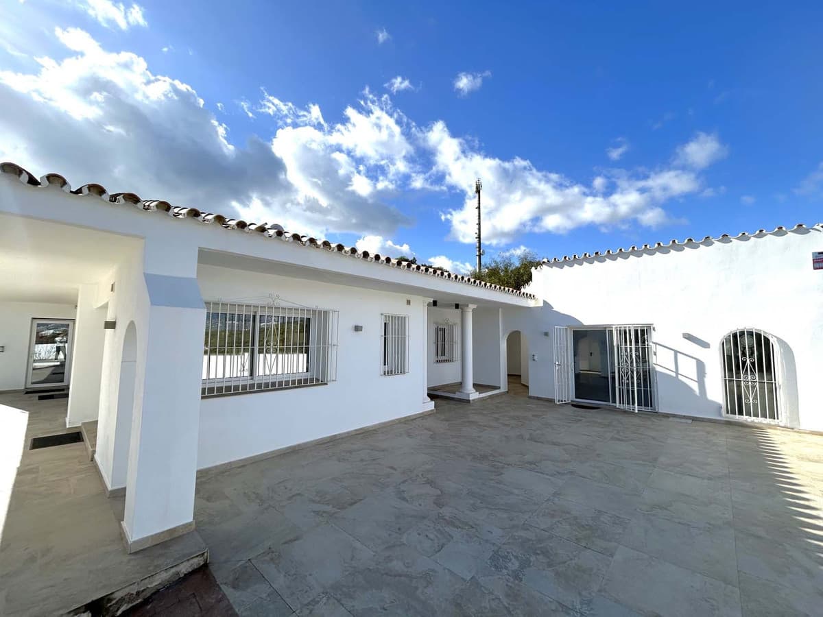 Detached Villa in Mijas Costa — photo 1 of 10