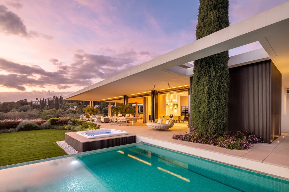 Detached Villa in La Quinta — photo 2 of 10