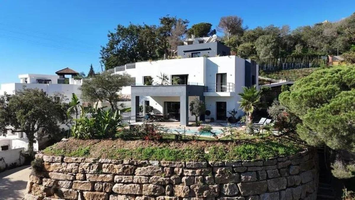 Detached Villa in Elviria — photo 2 of 10