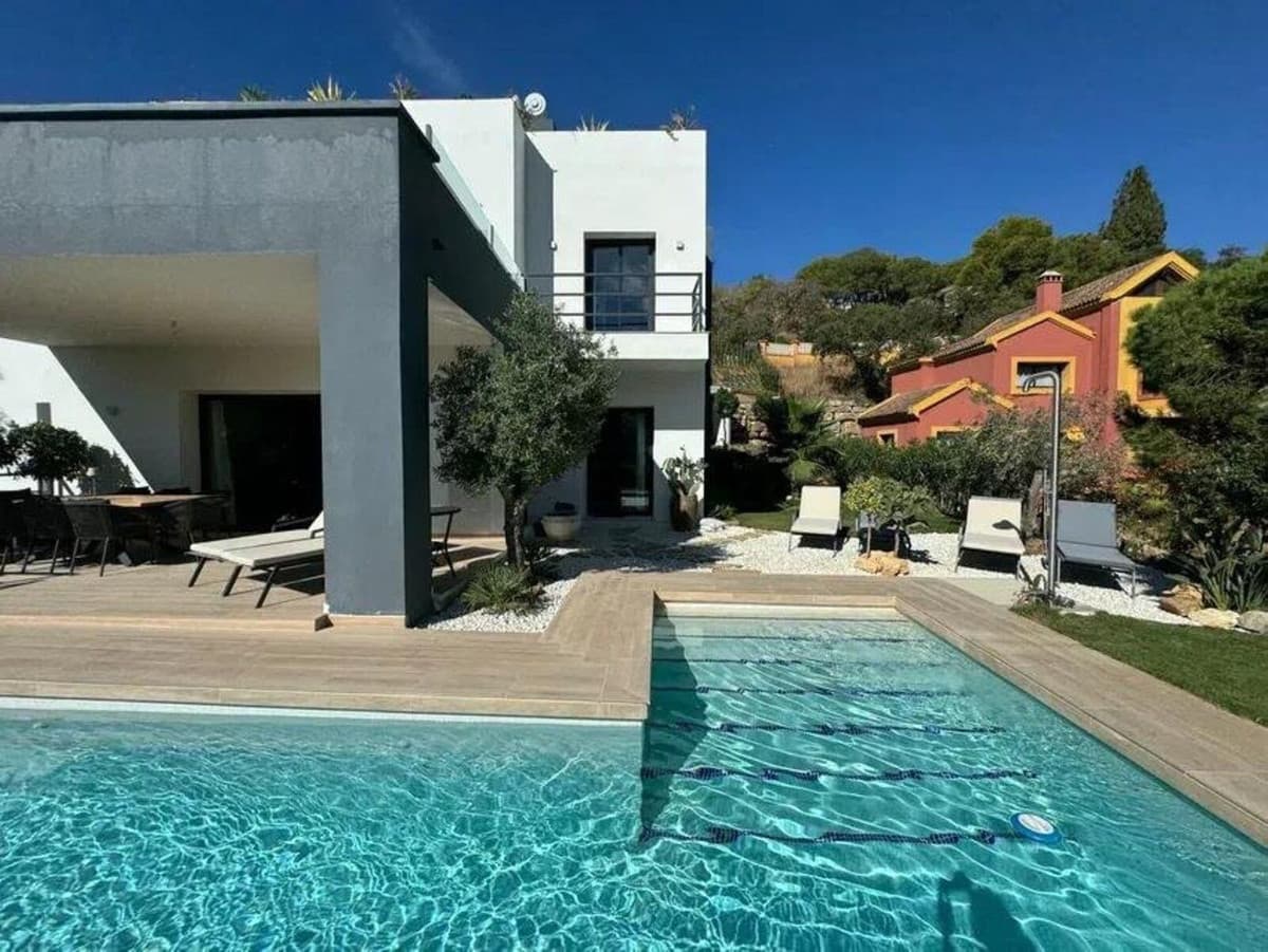 Detached Villa in Elviria — photo 9 of 10