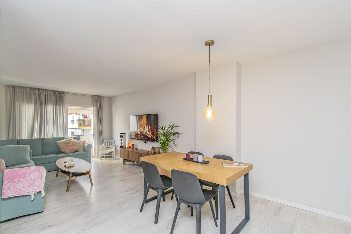 Middle Floor Apartment in Marbella — photo 3 of 10