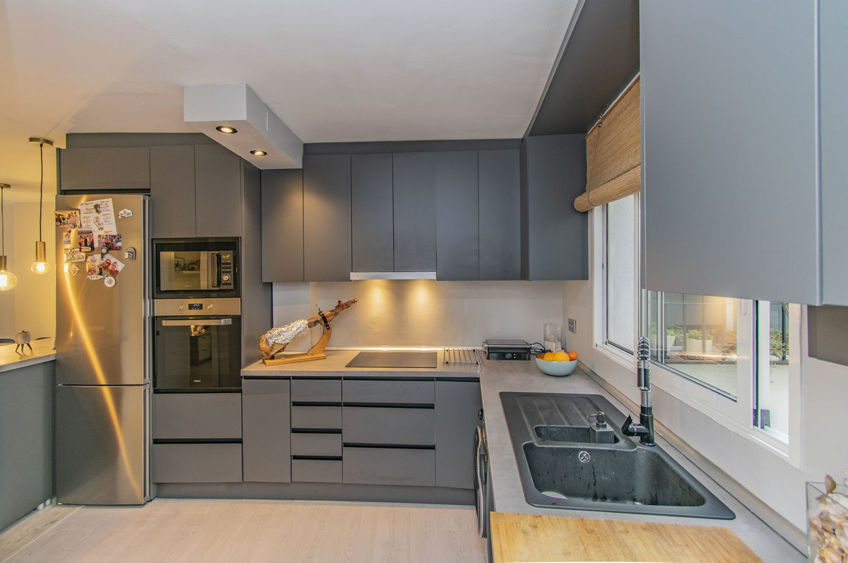 Middle Floor Apartment in Marbella — photo 4 of 10