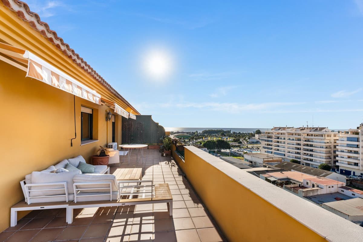 Penthouse in San Pedro de Alcántara — photo 1 of 10
