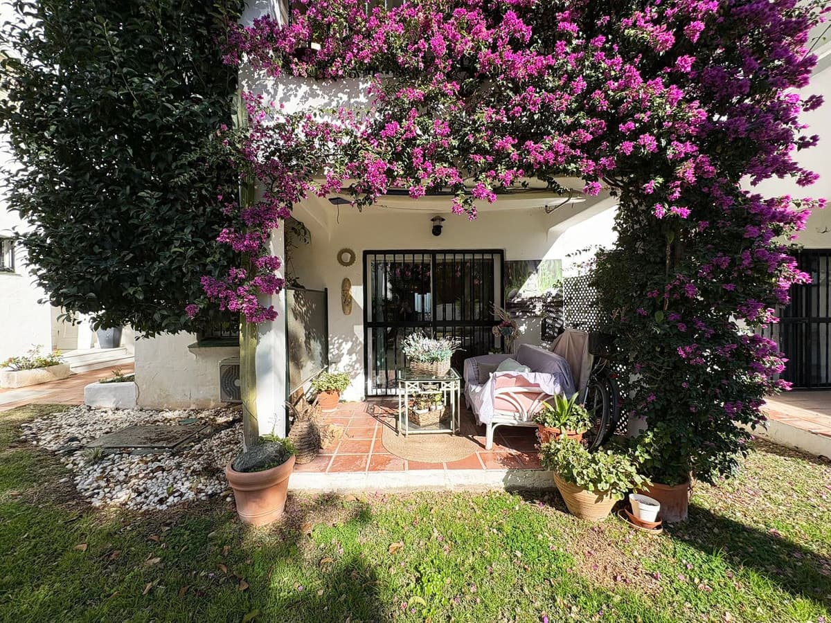 Semi-Detached House in Bel Air — photo 2 of 10
