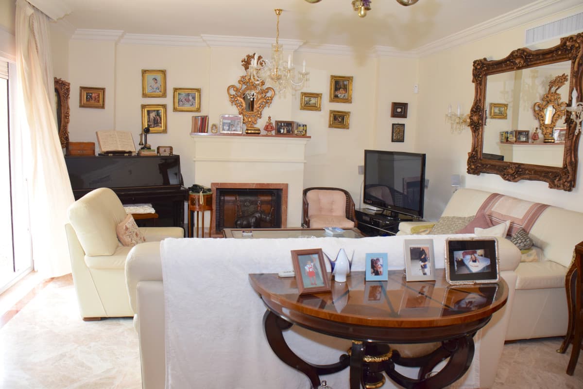 Semi-Detached House in Santa Clara — photo 7 of 10