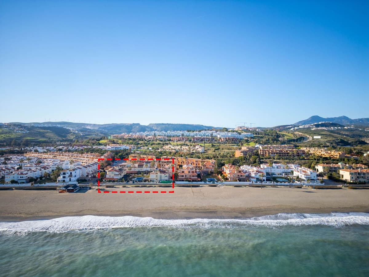 Semi-Detached House in Casares Playa — photo 1 of 10