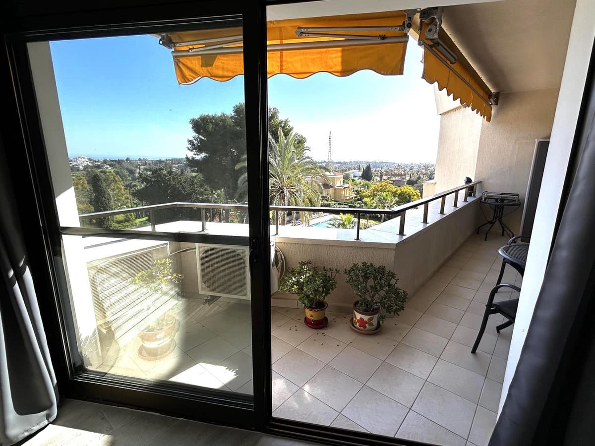 Middle Floor Apartment in Estepona — photo 4 of 10