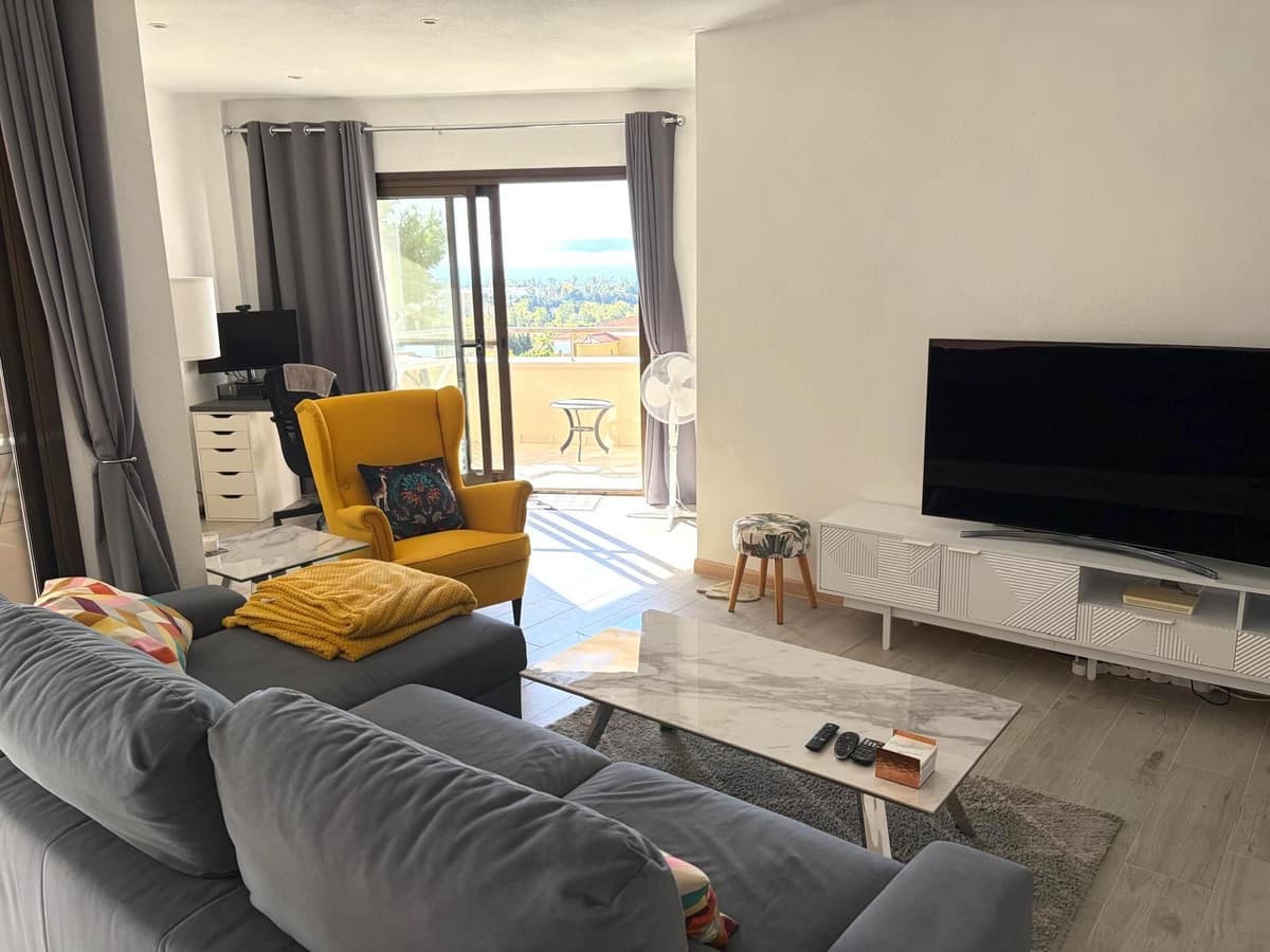 Middle Floor Apartment in Estepona — photo 8 of 10